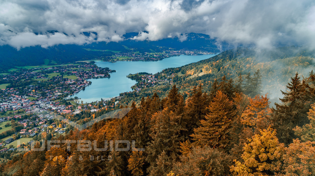 Unterhalb der Baumgartenschneid | Herbststimmung über dem Tegernsee - Realisiert mit Pictrs.com
