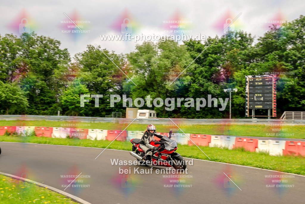 VBK-7262 | Hier findet Ihr Bilder von Touristenfahrten auf der Nürburgring Nordschleife oder von anderen Veranstaltungen die ich besucht habe. Viel Spass beim Durch Schauen 