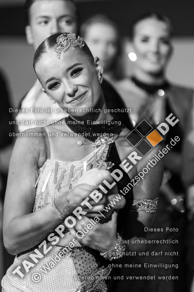 20221112-09463 | Hier finden Sie Tanz Bilder vom Latein und Standard Formationen tanzen. Sportbilder vom Tanzsport. Schöne Fotos und von Weltmeisterschaft, Europameisterschaft, Bundesliga, Regionalliga, Oberliga und Landesliga sowie von GOC Stuttgart, DanceComp, WM Bremen