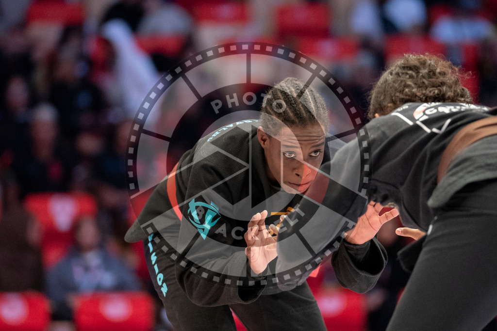 20231108PBB1631 | Fighters compete during the AJP World Professional Championship in the Mubadala Arena in Abu Dhabi, Arab United Emirates, on November 8, 2023.