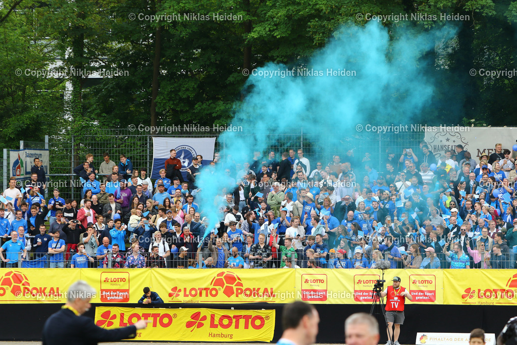NH_USCPaloma_Teutonia05_LottoPokal_25052024 | Pyrotechnik bei den Fans des USC Paloma beim Lotto-Pokalfinale.

Fußball I Herren I Lotto Pokal I Saison 2023-2024 I Finale I USC Paloma - Teutonia 05 I 25.05.2024 I Stadion Hoheluft - Realisiert mit Pictrs.com