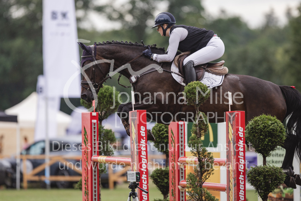 230715_LC_Stil-M-617 | Deine schönsten Turniermomente als professionelle Fotos! Entdecke hochwertige Pferdesport-Fotografie im Online-Shop. Jetzt Fotos finden & bestellen!