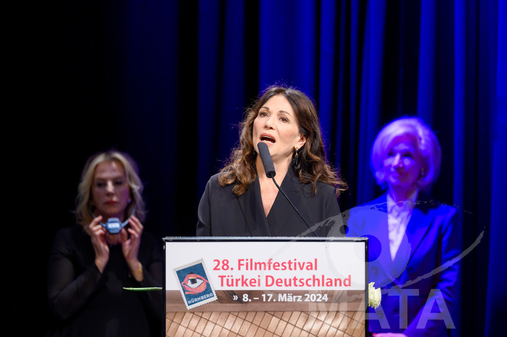 _DWA8058 | Schauspielerin Iris Berben als Ehrenpreisträgerin beim 28. Filmfestival Türkei Deutschland am 08.3.2024  in Nürnberg - Realisiert mit Pictrs.com