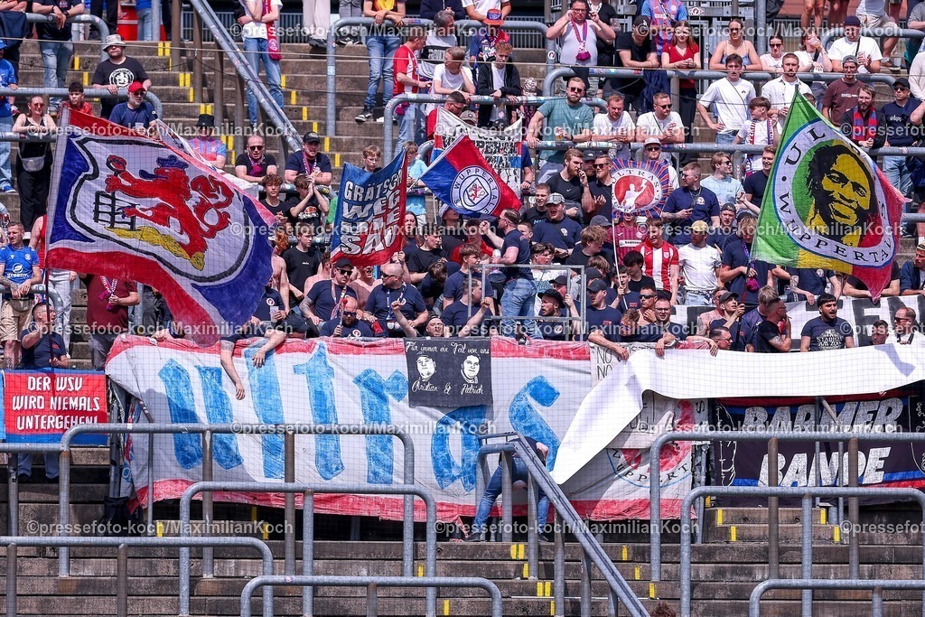WSV02052601017 | 02.05.2026, Fußball, RL West, Wuppertaler SV - FC Gütersloh, Regionalliga Herren, 32. Spieltag, Stadion am Zoo in Wuppertal, Saison 2025 2026: Fans auf der Tribüne Ultras Fankurve  DFB regulations prohibit any use of photographs as image sequences and or quasi-video.