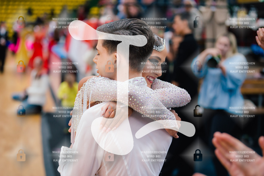 Hessen Tanzt WDSF Open Junior II Latin 1st (261) Largo Zofcin _ Eliana Pfaffenroth (Schwarz-Silber Frankfurt)-2025-05-18-5730 | Webshop for digital downloads and prints of dance sport, event & show photographer Julian Link - Realisiert mit Pictrs.com