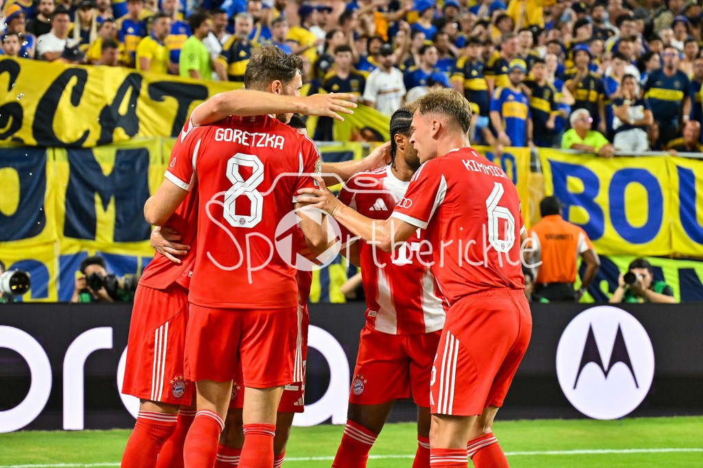FC Bayern München - Boca Juniors | Jubel der Bayern nach dem Treffer zum 1-0 durch Harry KANE (FC Bayern Muenchen 9) / Tor / Torschuetze / Freude / Happy / FIFA Club World Cup: FC Bayern Muenchen - Boca Juniors, Hard Rock Stadium am 20.06.2025 / NOT FOR SALE IN USA