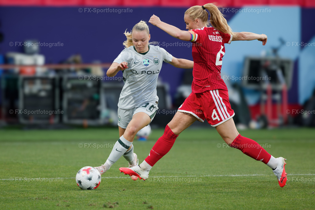Supercup-Frauen-Bayern-Muenchen-vs-VfL-Wolfsburg 035 | Sportfotos und Eventgalerien von FX-Sportfotografie. Bilder von Fußball, Vereinsveranstaltungen und Events direkt ansehen und als Download bestellen. - Realisiert mit Pictrs.com