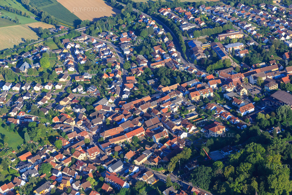 Luftbild: Bruchsaler Straße in Gondelsheim im Bundesland Baden-Württemberg in Deutschland. Foto: IMG_092295.jpg vom 01.08.2016 durch Werner Riehm/FLY-FOTO.de