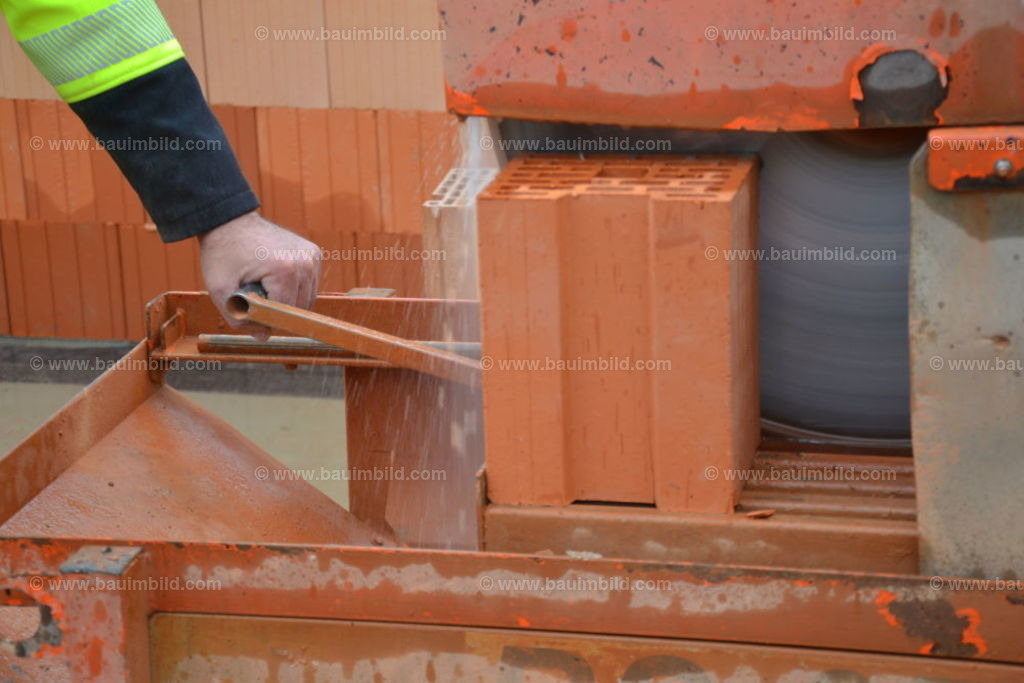 bib-lg07-mauerarbeiten-0028 | Nach LV-Leistungsgruppen sortierte Detailfotos über den Bau eines Hauses. Alle Hausbau-Bilder direkt vom Urheber und Autor der Website Haus-Selber-Bauen.com