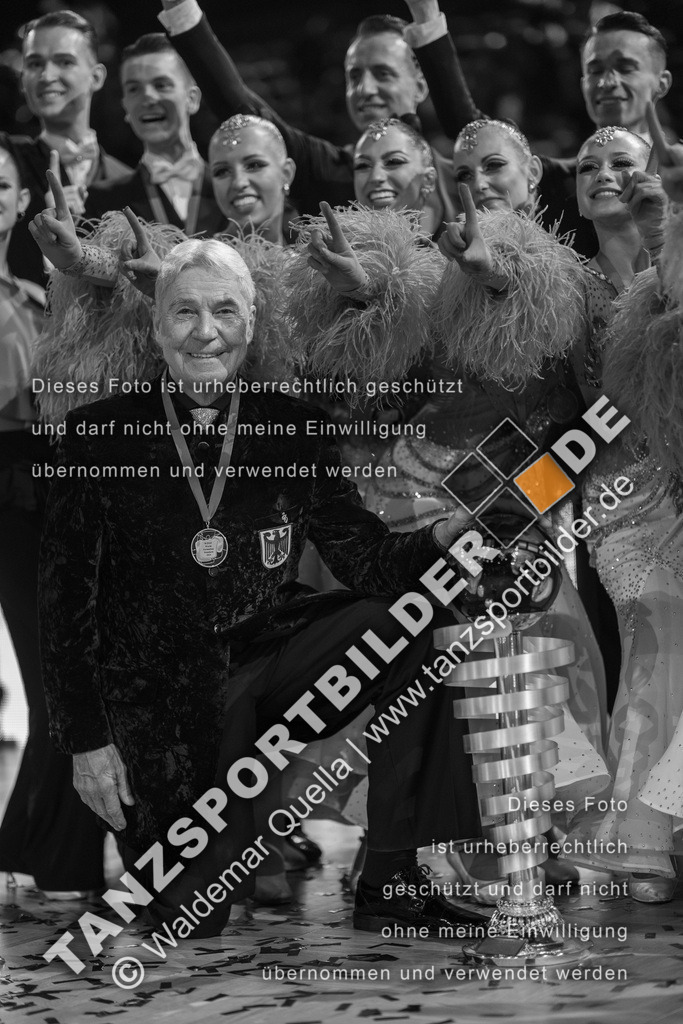 20251206-06164 | Hier finden Sie Tanz Bilder vom Latein und Standard Formationen tanzen. Sportbilder vom Tanzsport. Schöne Fotos und von Weltmeisterschaft, Europameisterschaft, Bundesliga, Regionalliga, Oberliga und Landesliga sowie von GOC Stuttgart, DanceComp, WM Bremen