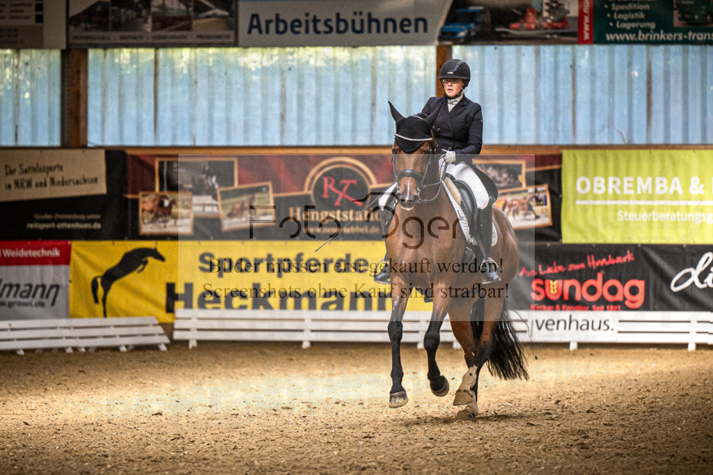 DOS_1186 | Entdecke hochwertige Reitturnierfotos von Foto Oger. Professionell, emotional und authentisch – jetzt Lieblingsmomente im Shop bestellen.Deutschlandweite Turnierfotografie. - Realisiert mit Pictrs.com