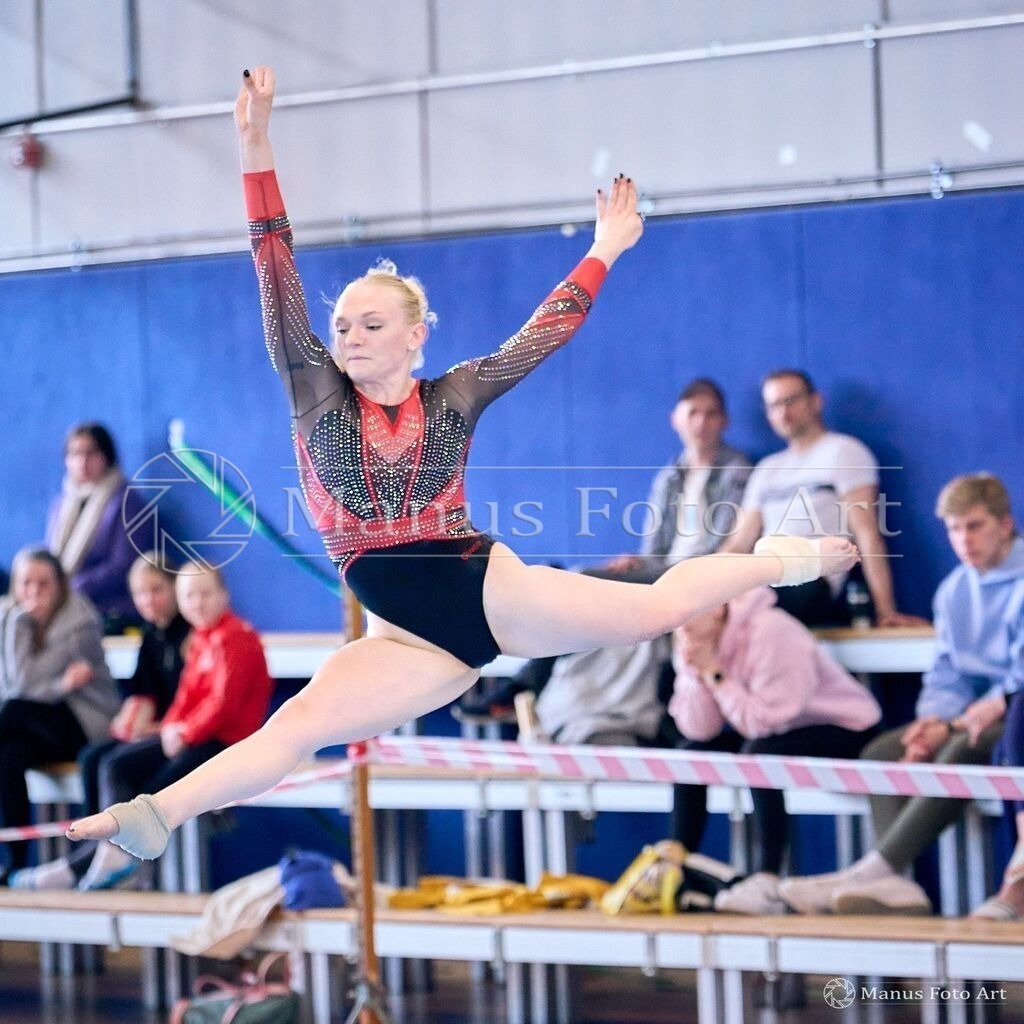 2024-04-30-1-1-C-DSC02002 | Professionelle Sportfotografie in Hamburg, Schleswig-Holstein und Niedersachsen – spezialisiert auf Rhönrad, Geräteturnen, Leistungsturnen und rhythmische Sportgymnastik. Bundesweite Begleitung von Rhönrad-Events. Jetzt Sport-Fotos - Realisiert mit Pictrs.com