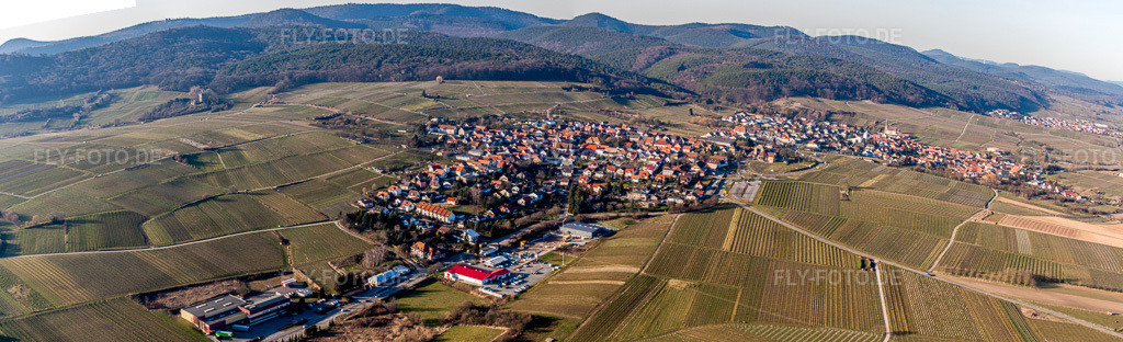 Luftbild: Dorf - Ansicht am Rande von Weinbergen in Schweigen im Ortsteil Schweigen in Schweigen-Rechtenbach im Bundesland Rheinland-Pfalz in Deutschland. Foto: IMG_62322-Bearbeitet.jpg vom 24.02.2014 durch Werner Riehm/FLY-FOTO.de