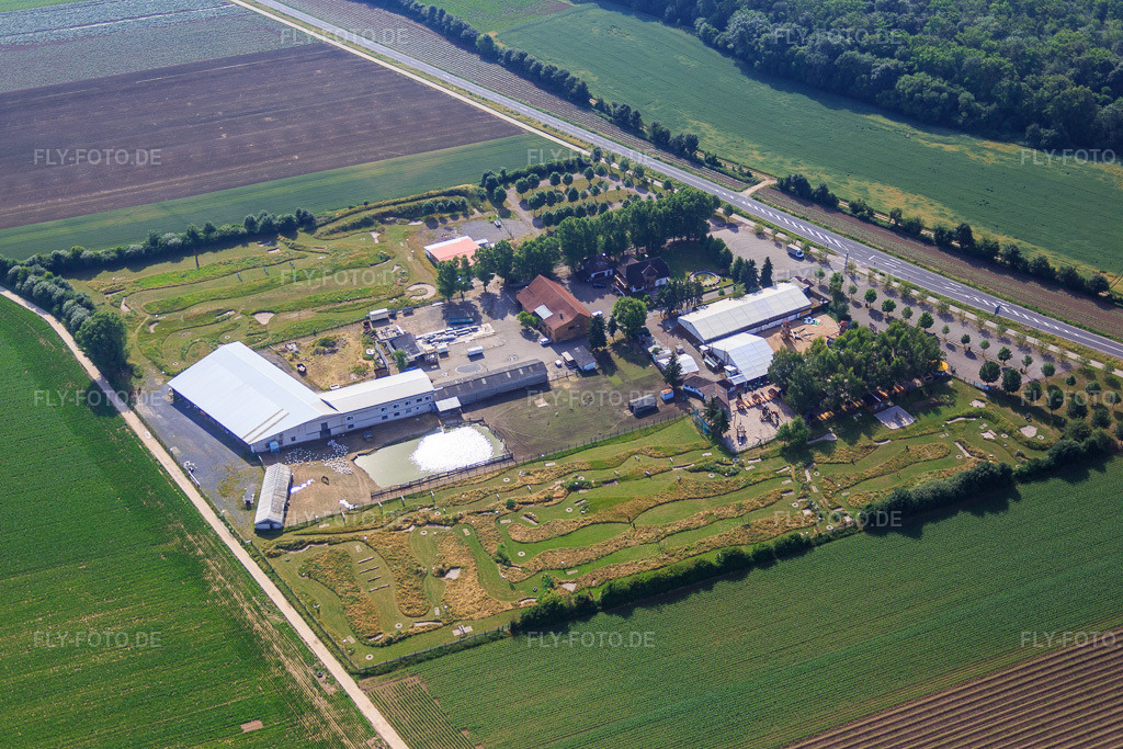 Luftbild: Fussballgolfpark Südpfalz im Adamshof Kandel in Kandel im Bundesland Rheinland-Pfalz in Deutschland. Foto: IMG_081029.jpg vom 14.06.2015 durch Werner Riehm/FLY-FOTO.deWWW.FUSSBALLGOLFPARK-SUEDPFALZ.DE