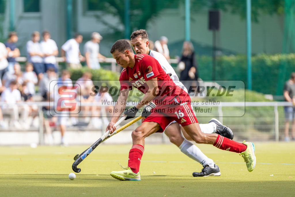 HK_20240907_105352 | 1. Bundesliga Herren RW Köln - Crefelder HTC am 7.9.2024 RW Köln, Köln , Boomes Anton ( Crefelder HTC #23 ) , Antheus Barry ( Rot-Weiss Köln #16 )