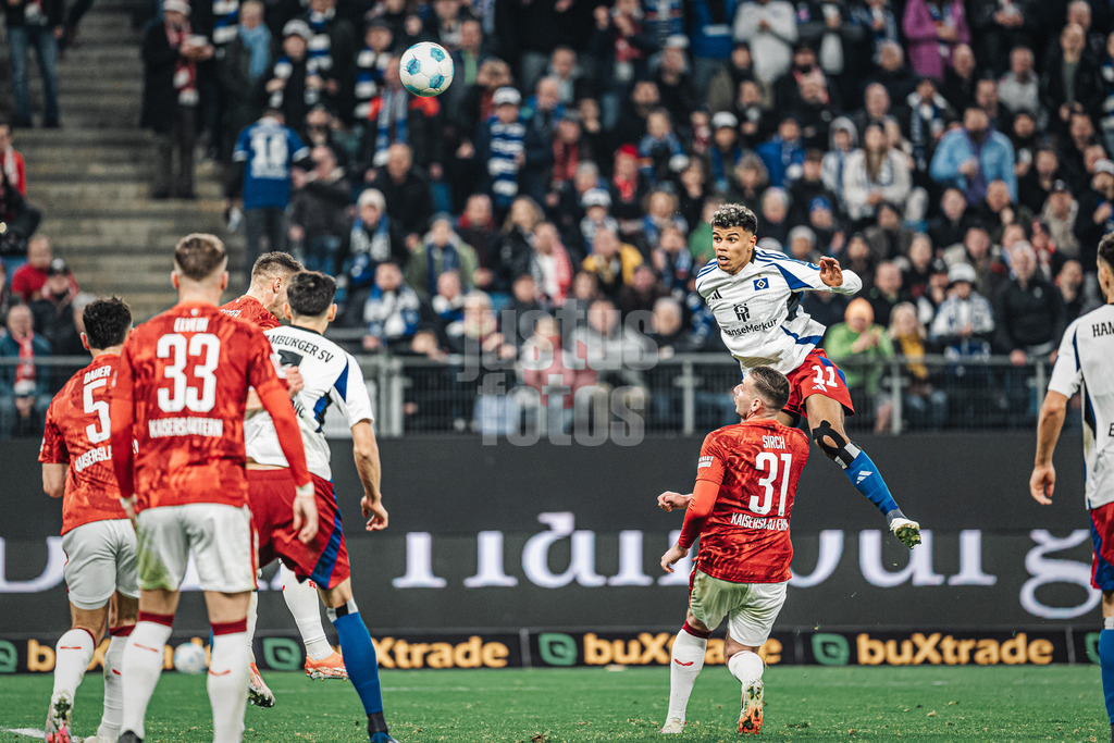 Fußball | Männer | Saison 2024/2025 | 2. Fußball-Bundesliga | 23. Spieltag | Hamburger SV vs. 1. FC Kaiserslautern | 21.02.2025 | Kopfball von Ransford Königsdörffer (#11, HSV), das Tor wird aberkannt