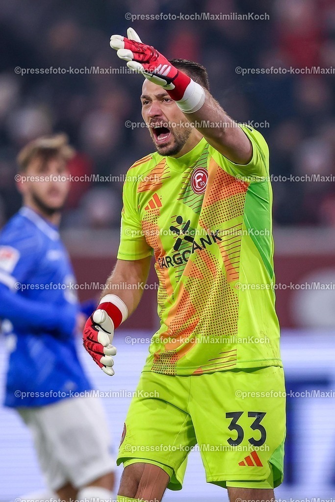 Due17012502166 | 17.01.2025, Fußball, Fortuna Düsseldorf - SV Darmstadt 98, 2.. Fußball Bundesliga, 18. Spieltag, Merkur Spiel-Arena, Saison 2024 2025: Torwart Florian Kastenmeier (Fortuna Düsseldorf #33) aufgebracht gestikulierendDFB regulations prohibit any use of photographs as image sequences and or quasi-video.