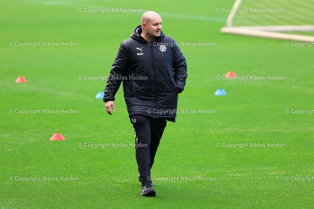 NH_HolsteinKiel_Training_14102025 | Lars Jordan (Betreuer, Holstein Kiel)Fußball I Herren I Training I Saison 2025-2026 I Holstein Kiel I 14.10.2025 I Citti-Fußballpark