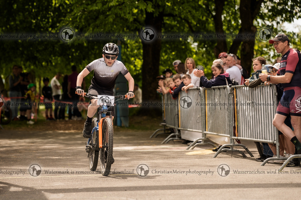 Eierlesen 2026 | Sie wurden bei einem Event oder Sportanlass fotografiert? Hier finden sie ihre Bilder! - Realisiert mit Pictrs.com