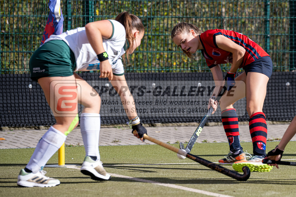 SFE_20231021_0049 | Deutsche Meisterschaft Weibliche U16 Halbfinale Uhlenhorst Mülheim - Berliner HC am 21.10.2023 in Köln (Düsseldorfer Hockeyclub 1905 e.V.), Photo: Stephan Fehrmann 2023 (Sports-Gallery)