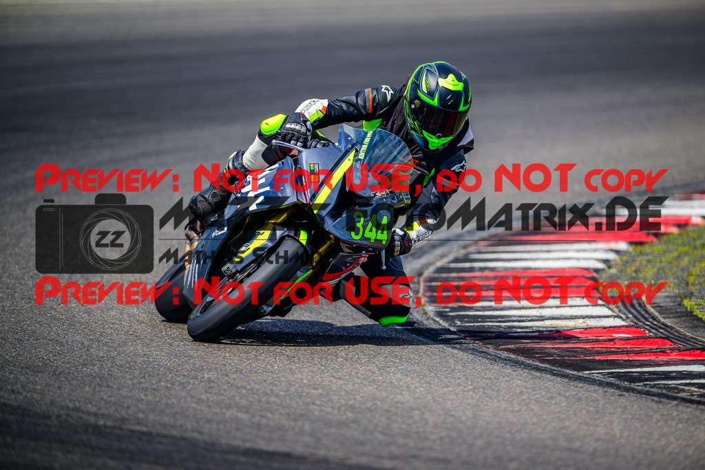 MaZZes_Fotomatrix_20250716_6007705_0031 | GELB