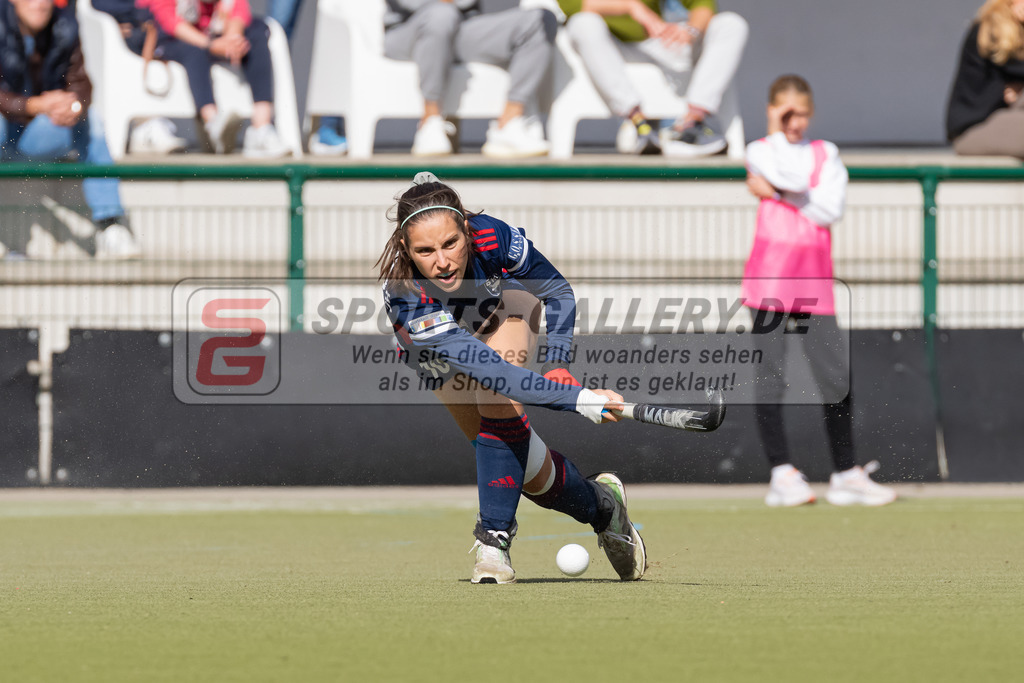 HK_20220925_100103 | 1. Bundesliga Damen Düsseldorfer HC - Berliner HC  am 25.9.2022 DHC Düsseldorf, Düsseldorf , Clara Ycart ( Düsseldorfer HC #10 )