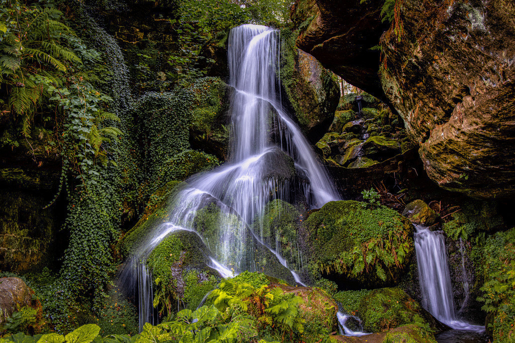 Der Lichtenhainer Wasserfall------Bad Schandau------Bastei | Der Lichtenhainer Wasserfall in der sächsischen Schweiz bei Bad Schandau.  - Realisiert mit Pictrs.com