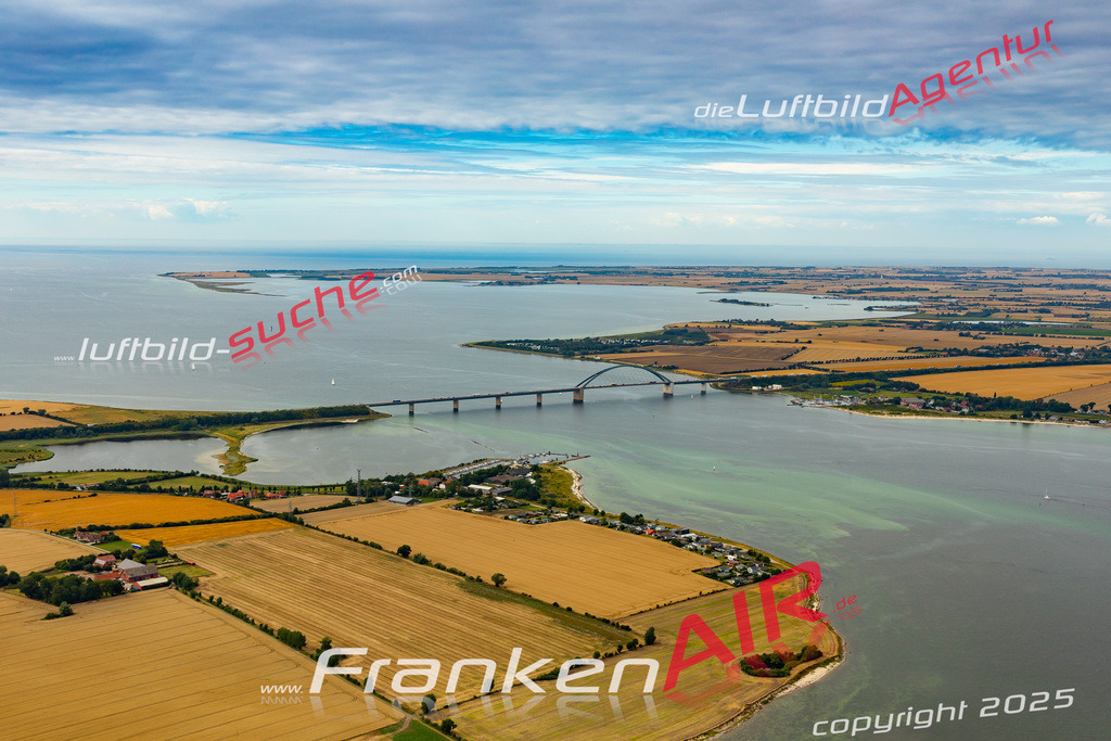 Aktuelles Luftbild von Fehmarnsundbrücke Fehmarn - Die Luftaufnahme wurde 2022 mittels UL-Flugzeug erstellt ( keine Drohne ) - hochauflösende Kamera-Systeme von  Canon -Beste Qualität - Für grossformatige Ausdrucke geeignet. Die Geschenkidee !