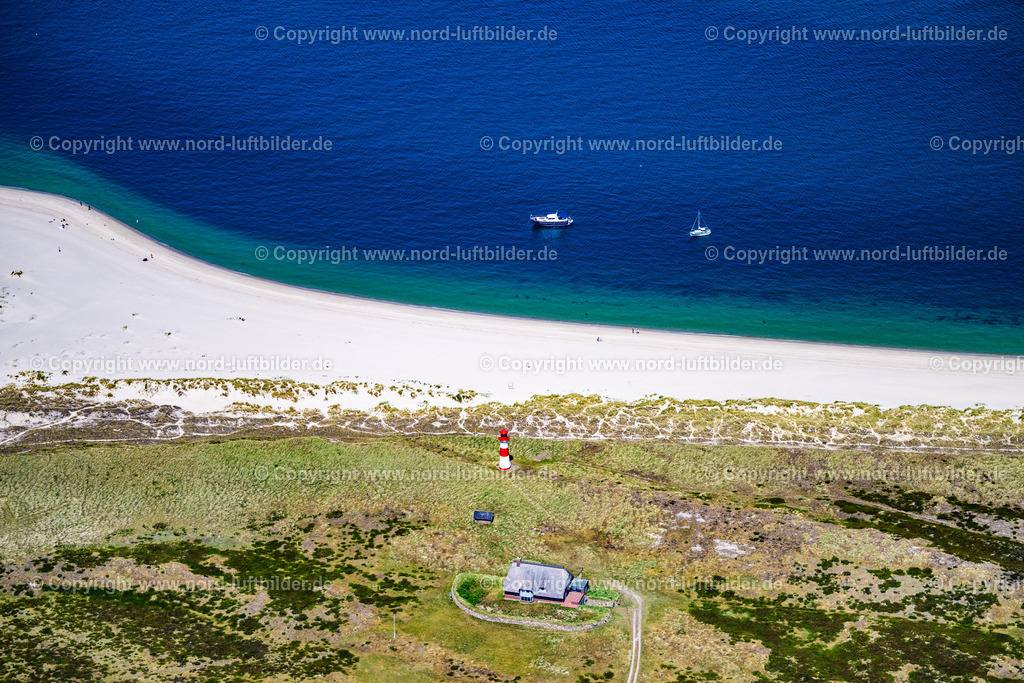 Sylt_List_Leuchtturm_Listost_ELS_1271210625 | LIST 13.08.2025 Leuchtturm als historisches Seefahrtszeichen " List Ost " in List auf der Insel Sylt im Bundesland Schleswig-Holstein, Deutschland. // Lighthouse as a historic seafaring character " List Ost " in List at the island Sylt in the state Schleswig-Holstein, Germany. Foto: Martin Elsen