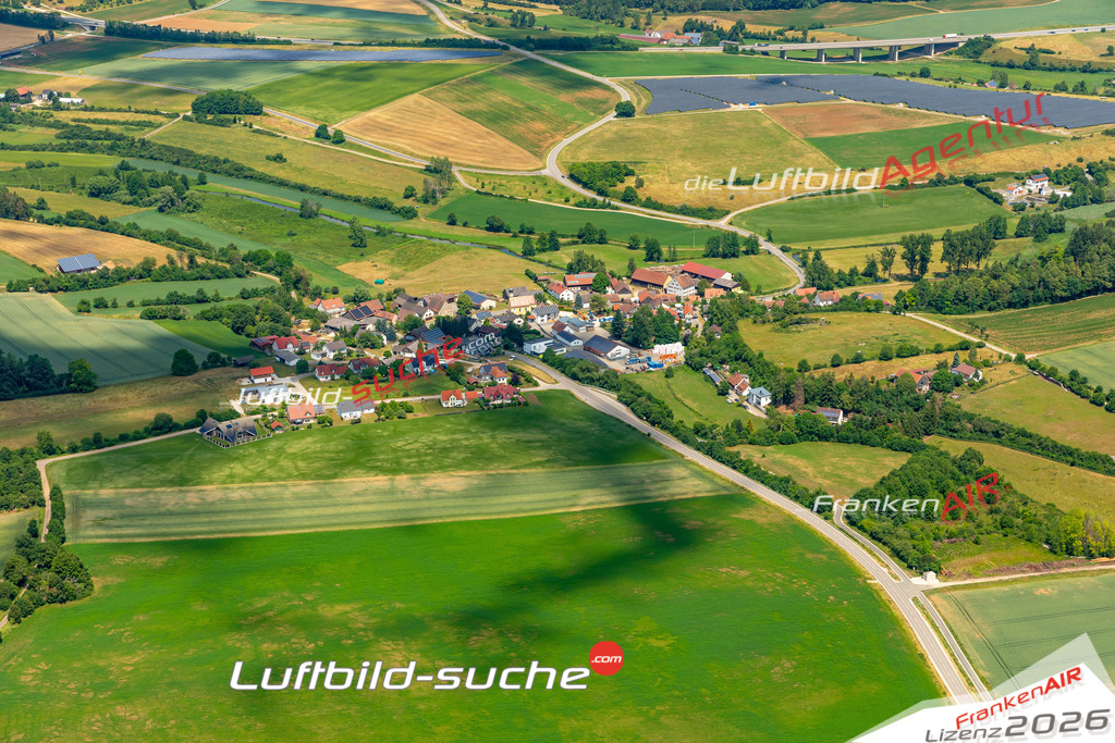 Das Luftbild zeigt : Hollerstetten Velburg - Die Luftaufnahme wurde 2023 vom UL-Flugzeug aus erstellt ( keine Drohne ) - Hochauflösende Luftaufnahme - Für grossformatige Ausdrucke geeignet. Die Geschenkidee !Mit Lizenz und Bildrechte bestellbar