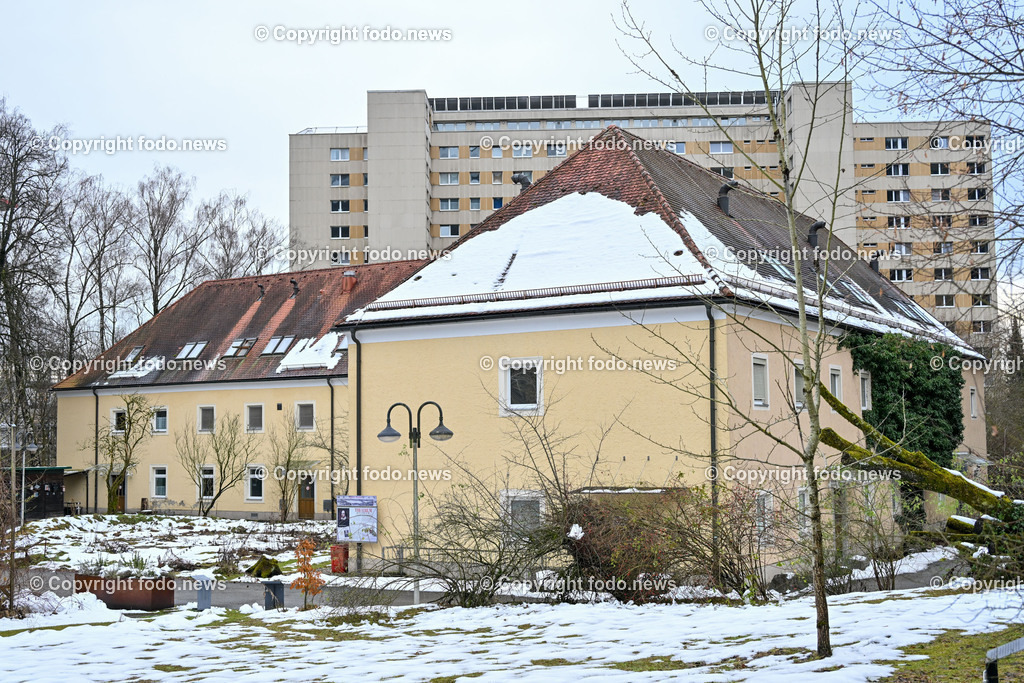 Biologiezentrum Linz_ 12.12.2023-7 | 12.12.2023, Biologiezentrum Linz, AUT, Biologiezentrum, im Bild Gebauede, Eingang, Schild, Garten
