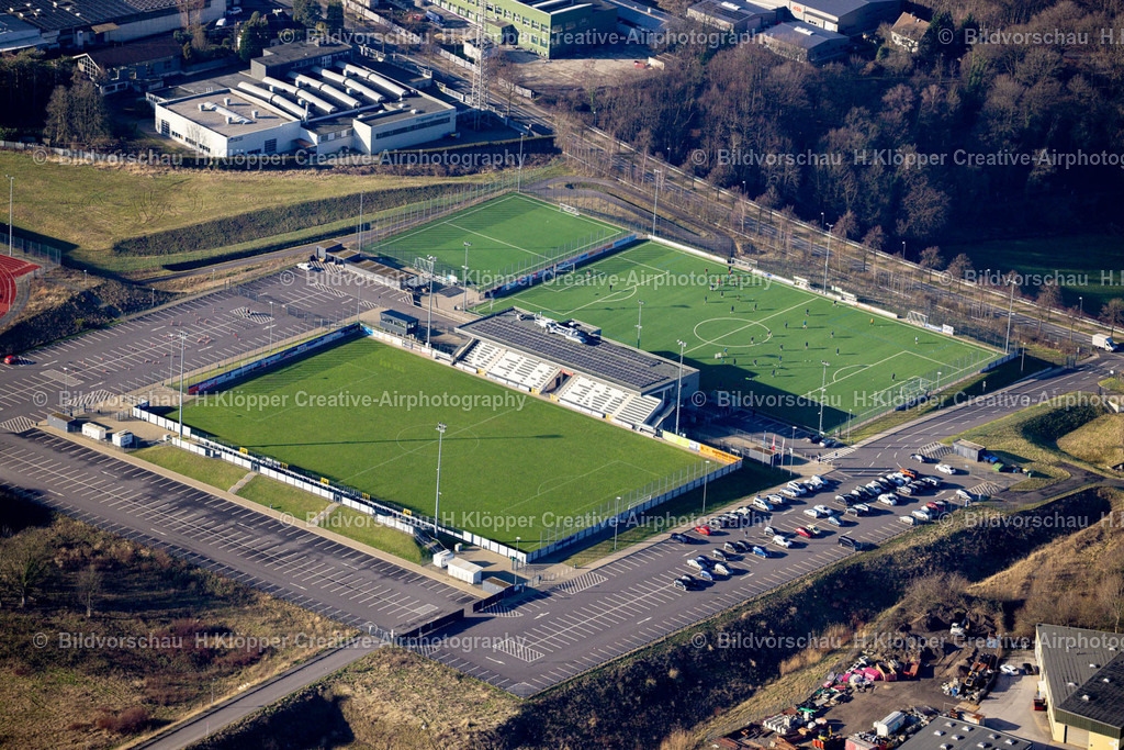 Luftbild Velbert-8649 | Luftbildfotografie Fußballstadion und Nebenplatz des SSVG Velbert 02 an der Industriestraße in Velbert im Bundesland Nordrhein-Westfalen, Deutschland. - Realisiert mit Pictrs.com