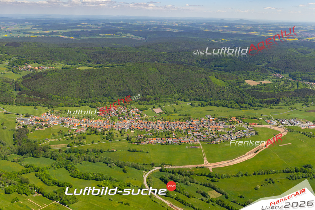 Das Luftbild der Stadt Sandberg wurde 2022 vom Flugzeug heraus erstellt (keine Drohnen-Aufnahmen) Aufnahmehöhe ca.450 Meter- hohe Bildauflösung und Druck-Qualität. Garantiert!