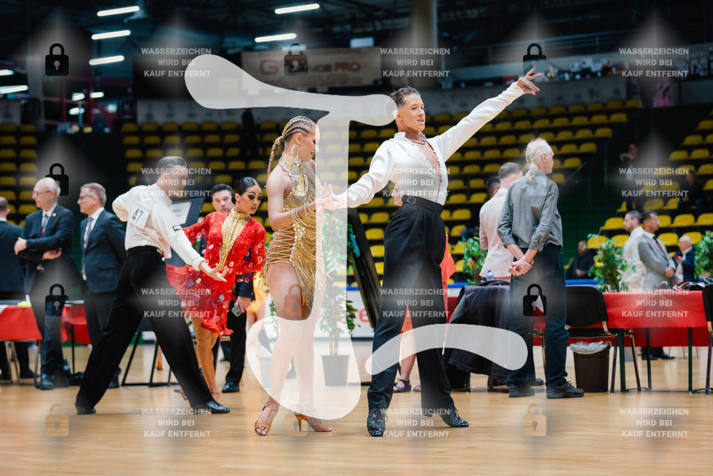 Hessen Tanzt WDSF Open Youth Latin 5th (17) Philipp Bogdanov _ Seraphina Bogdanov (TSZ Diamant Düsseldorf)-2025-05-17-2708 | Webshop for digital downloads and prints of dance sport, event & show photographer Julian Link - Realisiert mit Pictrs.com