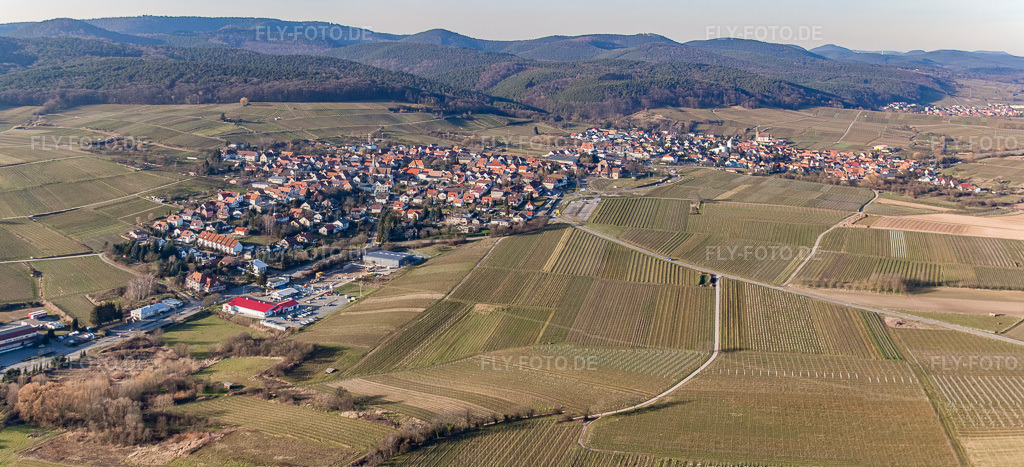Luftbild: Ortsansicht mit Beginn der Deutschen Weinstraße von Südosten im Ortsteil Schweigen in Schweigen-Rechtenbach im Bundesland Rheinland-Pfalz in Deutschland. Foto: IMG_62319-Bearbeitet.jpg vom 24.02.2014 durch Werner Riehm/FLY-FOTO.de