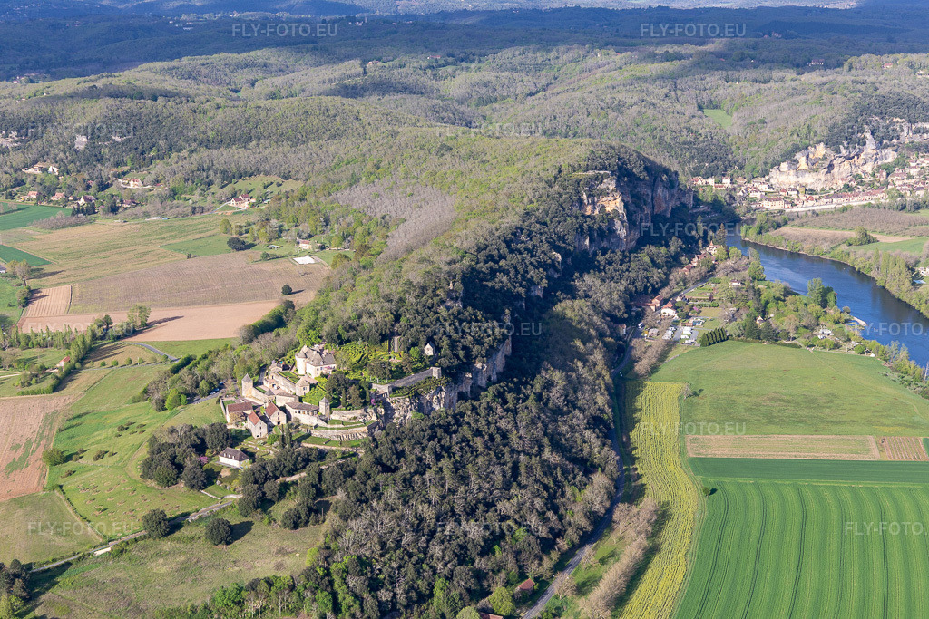 Vue aérienne: Jardins de Marqueyssac à Vézac dans le département Dordogne, France. Photo: IMG_113488.jpg prise le 16/04/2019 par Werner Riehm/FLY-FOTO.eu – Résolution de l'original: 5472 x 3648 px