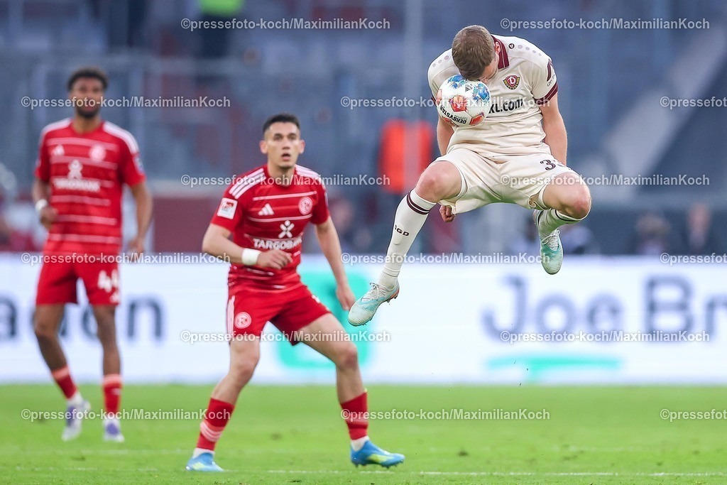 F9524042601081 | 24.04.2026, Fußball, Fortuna Düsseldorf - SC Dynamo Dresden, 2. Fußball Bundesliga, Herren, Merkur Spiel-Arena, 31. Spieltag, Saison 2025 2026: Christoph Daferner (Dynamo Dresden #33) Spielt den Ball Kopfball Kopfballaktion  DFB regulations prohibit any use of photographs as image sequences and or quasi-video.