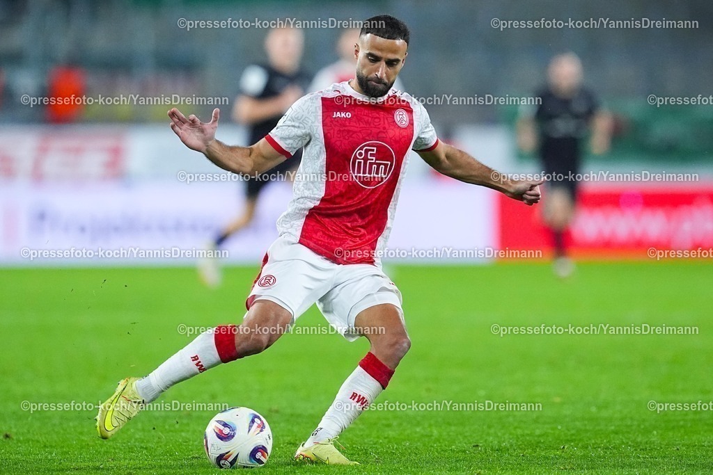 xYDRx02112502075 | 02.11.2025, xydrx, Fußball, 3.Liga, Rot-Weiss Essen - 1.FC Schweinfurt 05, Saison 2025 2026, Stadion an der Hafenstraße:  Ramien Safi (Rot-Weiss Essen #7)  DFB regulations prohibit any use of photographs as image sequences and or quasi-video.
