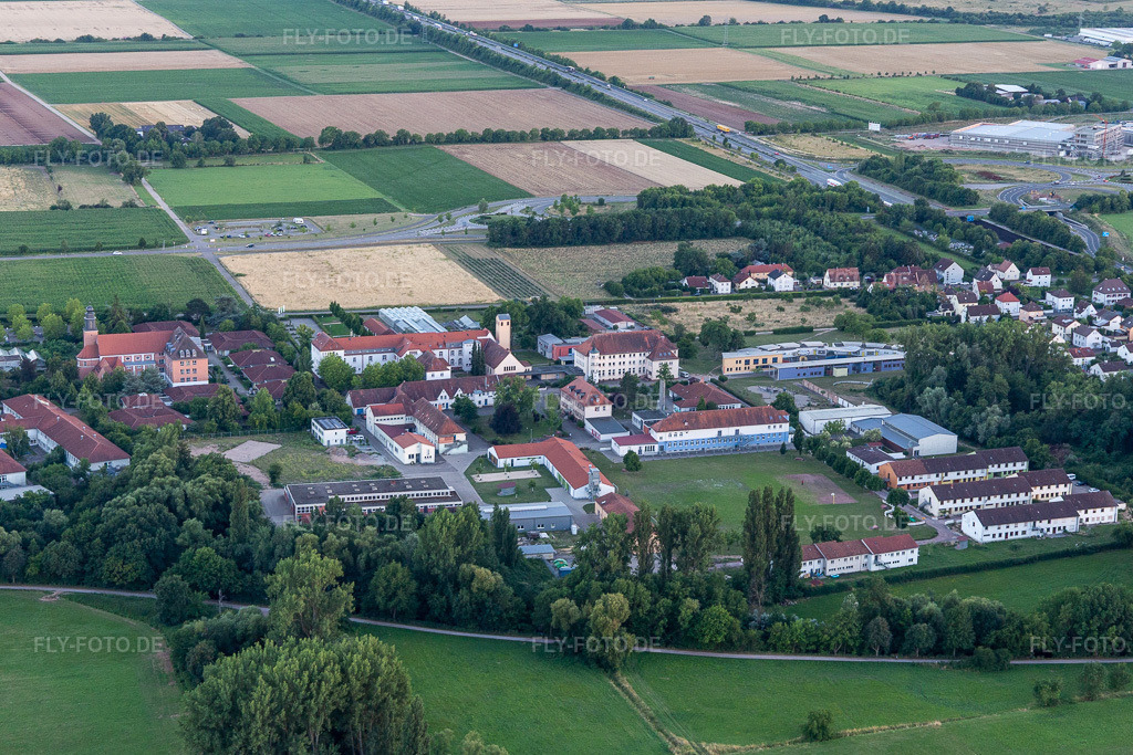 Luftbild: Berufsbildende Schule am Jugendwerk St. Josef Landau im Ortsteil Queichheim in Landau im Bundesland Rheinland-Pfalz in Deutschland. Foto: IMG_133607.jpg vom 12.07.2022 durch Werner Riehm/FLY-FOTO.deJugendwerk St. Josef :: Jugendwerk St. Josef