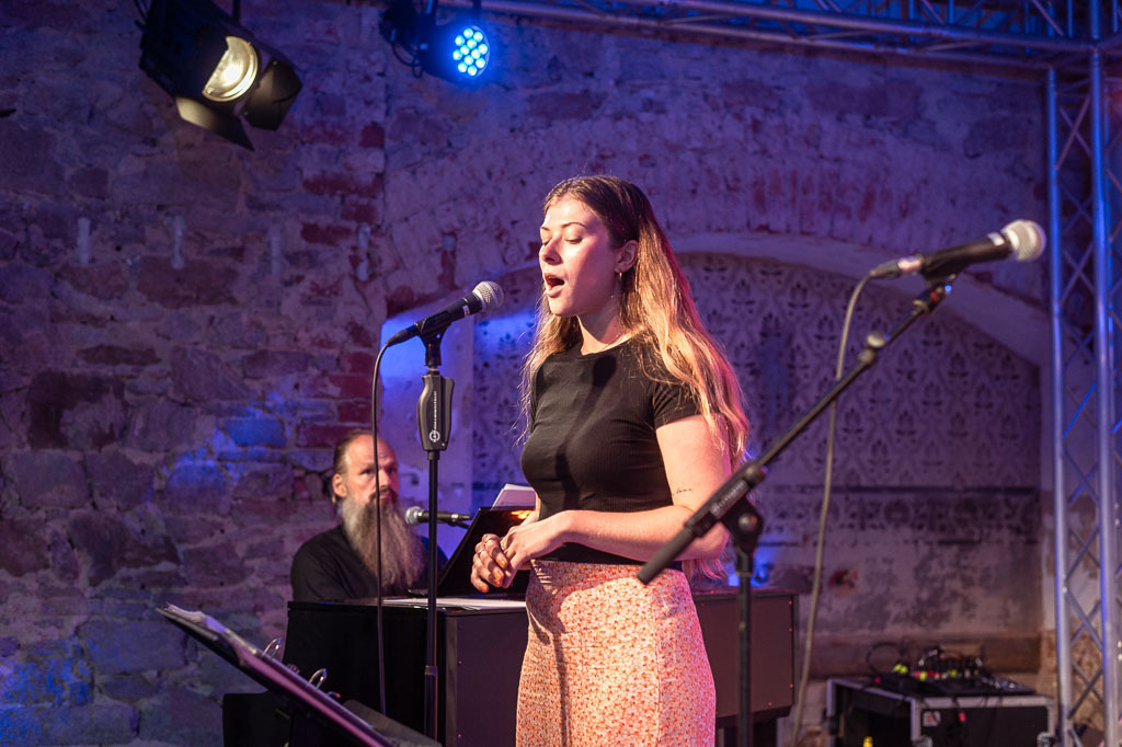 Karaoke mit Liveband | Karaoke mit Forster Family im Forte Belvedere Leisnig zum Festival Hallo Leisnig 2022. - Realisiert mit Pictrs.com