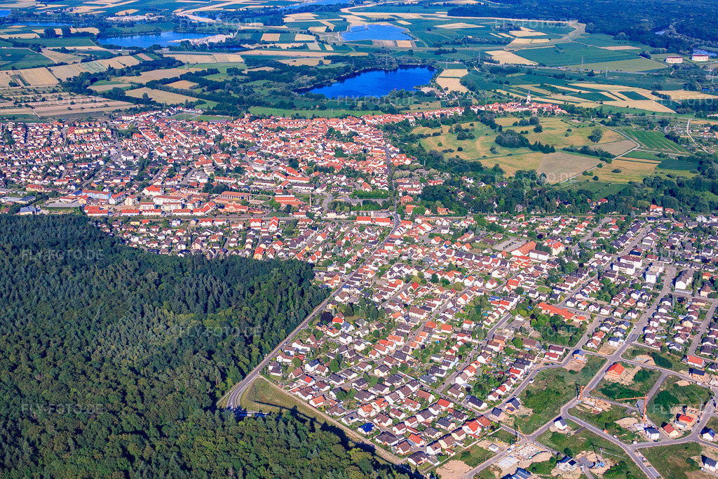 Luftbild: Hatzenbühler Straße in Jockgrim im Bundesland Rheinland-Pfalz in Deutschland. Foto: IMG_42562.jpg vom 27.06.2011 durch Werner Riehm/FLY-FOTO.de