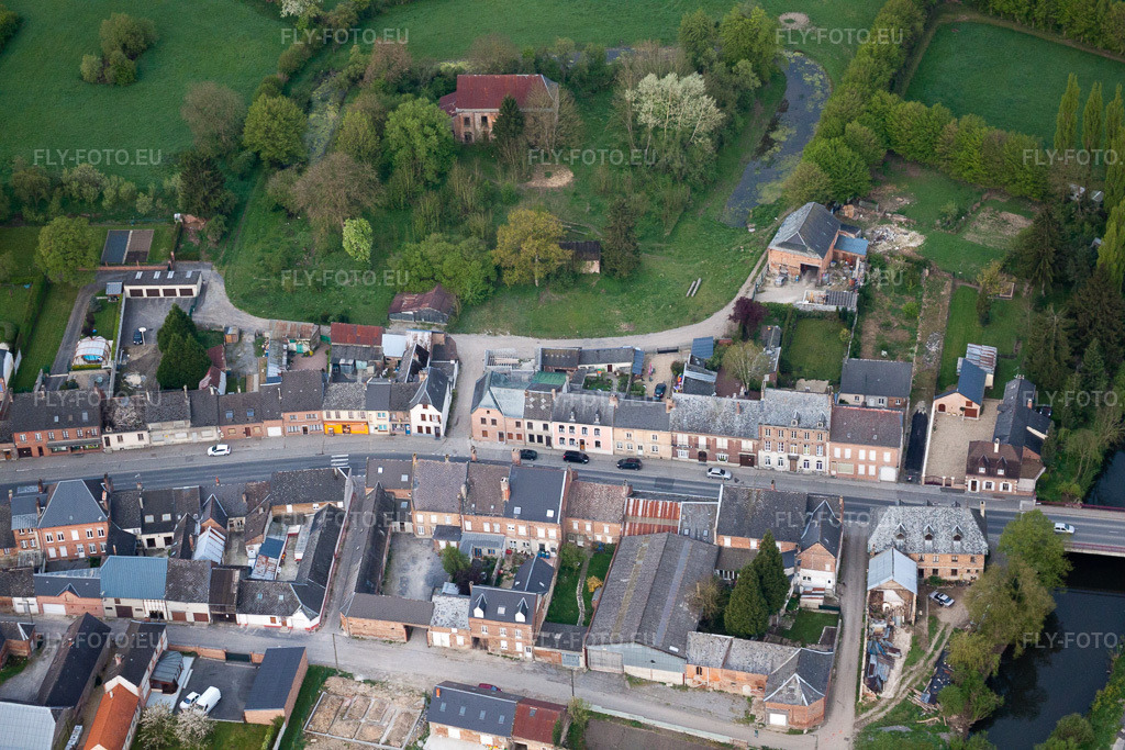 Vue aérienne: Vue de la ville à Étréaupont dans le département Aisne, France. Photo: IMG_39939.jpg prise le 17/04/2011 par Werner Riehm/FLY-FOTO.eu – Résolution de l'original: 4752 x 3168 px