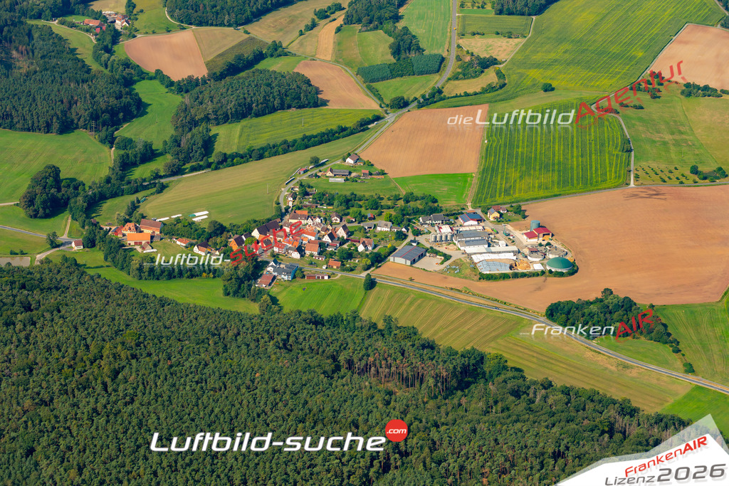 Das Luftbild zeigt : Neuschauerberg Emskirchen - Die Luftaufnahme wurde 2024 vom UL-Flugzeug aus erstellt ( keine Drohne ) - Hochauflösende Luftaufnahme - Für grossformatige Ausdrucke geeignet. Die Geschenkidee !Mit Lizenz und Bildrechte bestellbar