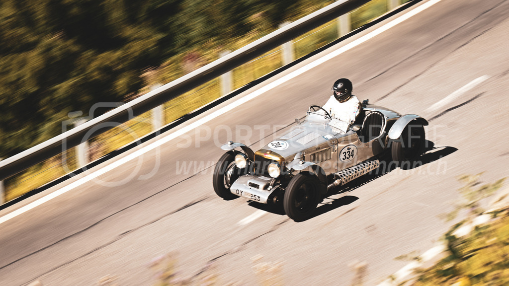 19. Arosa ClassicCar 2023 - 1. September 2023 | 19. Arosa ClassicCar 2023
Arosa, Schweiz
Bächli Hansueli aus Lenzburg mit der Startnummer 334 in einem Alvis Grenfell, Jahrgang 1932, in der Klasse Sport Trophy.
@arosaclassiccar, @arosa.official, #arosaclassiccar, #arosa, #76curves, #classiccar
Bild: Sportfotografie Markus Aeschimann | www.markus-aeschimann.ch - Realisiert mit Pictrs.com