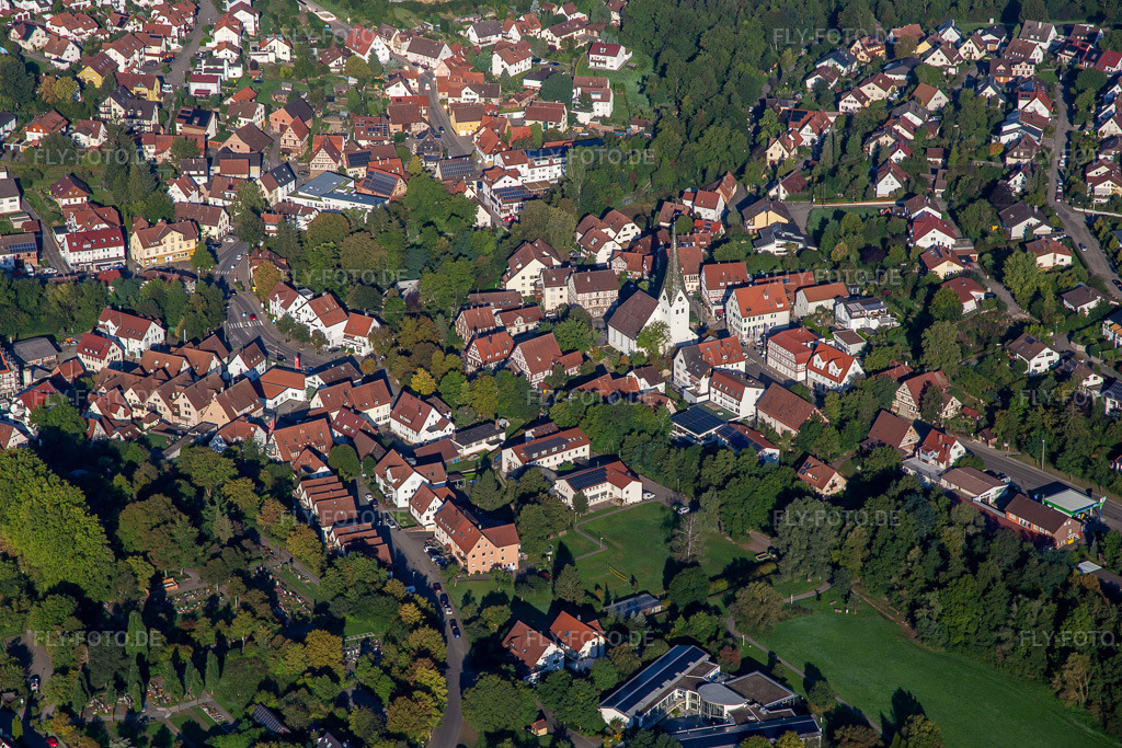 Luftbild: Evangelische Sankt Agatha Kirche im Ortsteil Unterweissach in Weissach im Bundesland Baden-Württemberg in Deutschland. Foto: IMG_138600.jpg vom 16.09.2023 durch Werner Riehm/FLY-FOTO.deEvangelische Kirchengemeinde Weissach im Tal