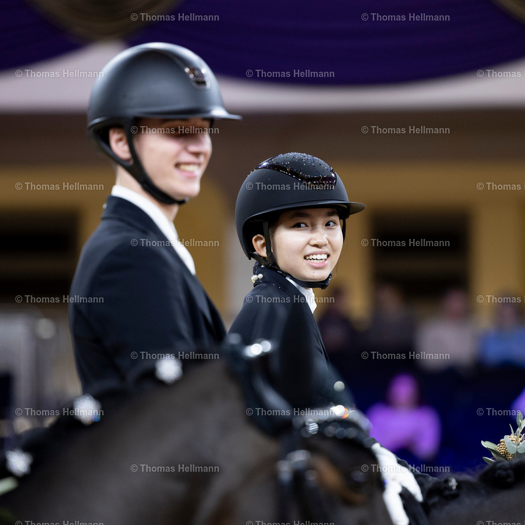 TH_Team Masters_ Snow Pearls_23104 | Team Masters, Snow Pearls beim Festhallen Reitturnier Frankfurt 2024 am 19.12.24 in Frankfurt, Festhalle