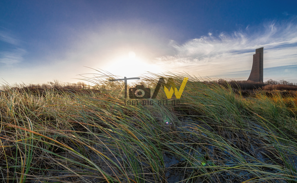 Idyllische Ostsee in Laboe|Strandhafer|Sonne | Schöner Ausblick über das Gras am Strand der Ostsee. - Realisiert mit Pictrs.com