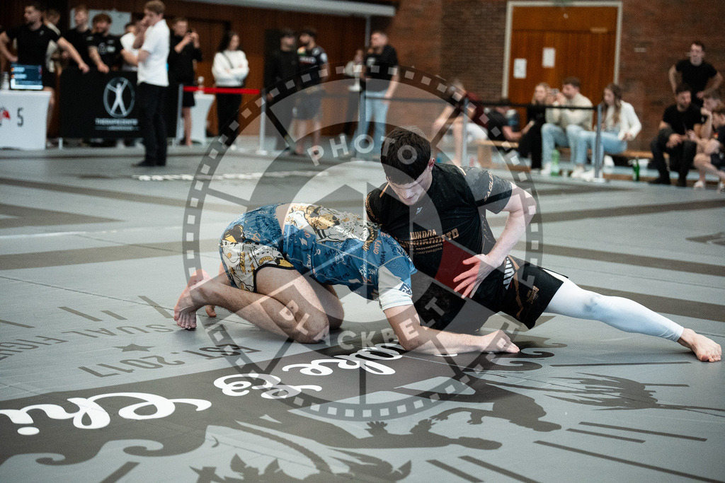 20251129PBB8591 | Fighters compete during the luta livre competition ILLCS XI winter edition on November 29, 2025 in Hannover, Germany.