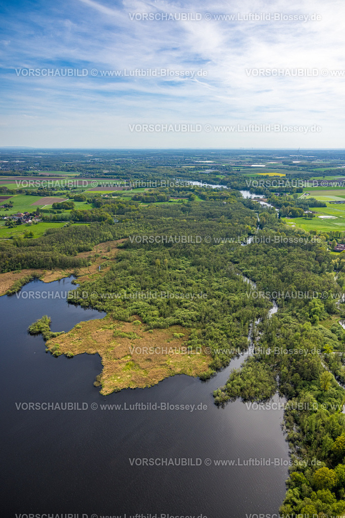 Nettetal240402908KrickenbeckerSeen | Luftbild, Waldgebiet zwischen Fluss Nette und Kleine Renne, Uferbereich Krickenbecker See und Fernsicht, Hombergen, Nettetal, Niederrhein, Nordrhein-Westfalen, Deutschland