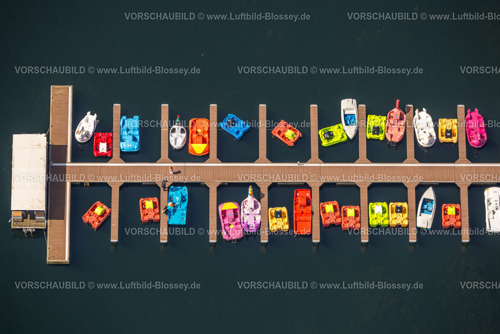 Duesseldorf240501178UnterbacherSee | Luftbild, Freizeitgestaltung am Unterbacher See, Bootsanlegestellen und bunte Tretboote, Unterbach, Düsseldorf, Rheinland, Nordrhein-Westfalen, Deutschland